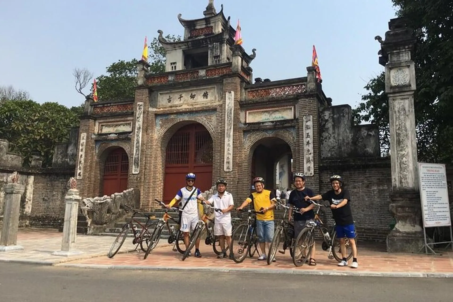 Hanoi Countryside Bike Tour – But Thap Dong Ho Phat Tich 1 Day